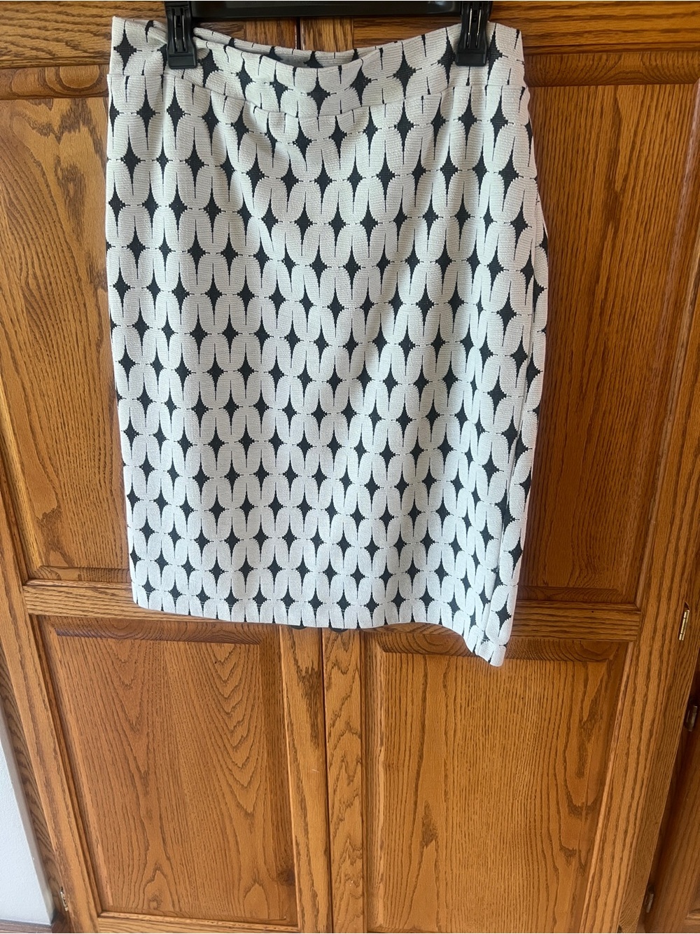 Black and White Geo-Print Pencil Skirt - Women's